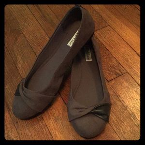 Two Tone Gray Flats!